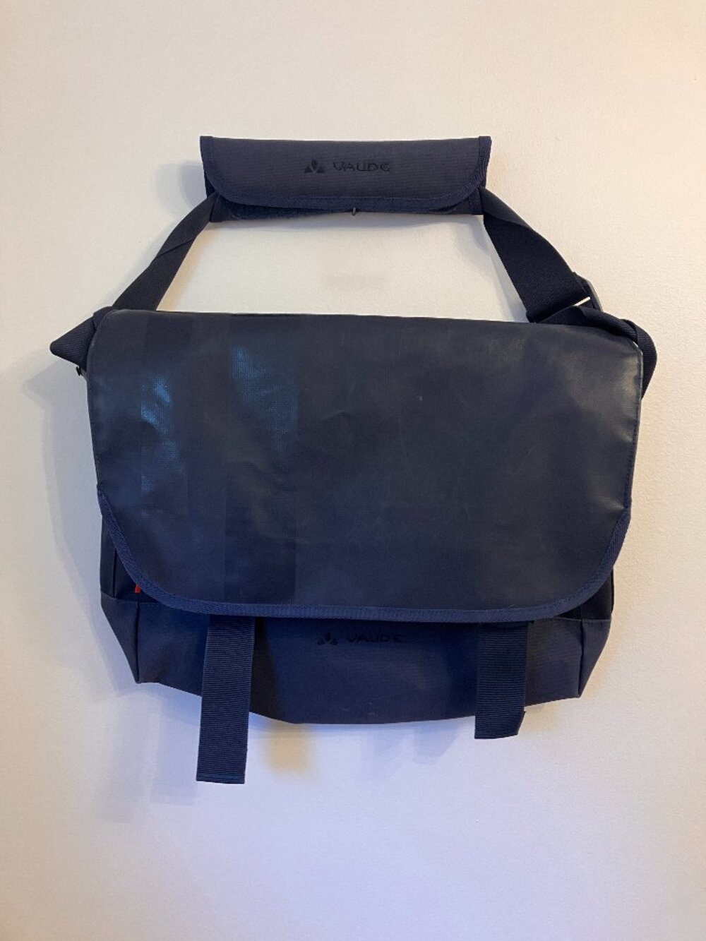 VAUDE – Waterproof Messenger Bag | Navy Blue